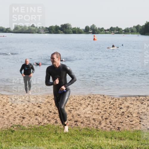 21.06.2025 - 27. Vierlanden-Triathlon MichiJ http://msf.ph/oto/7977168 15.06.2026 08:44:17 Schwimmen 130, 173, 174 meine-sportfotos.de