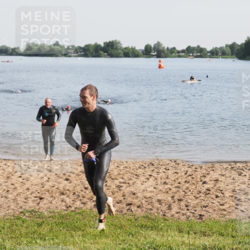 21.06.2025 - 27. Vierlanden-Triathlon MichiJ http://msf.ph/oto/7977172 15.06.2026 08:44:17 Schwimmen 130, 173, 174 meine-sportfotos.de