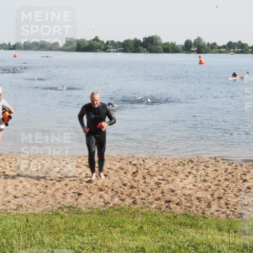 21.06.2025 - 27. Vierlanden-Triathlon MichiJ http://msf.ph/oto/7977185 15.06.2026 08:44:20 Schwimmen 130, 173, 174 meine-sportfotos.de