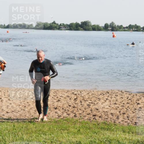 21.06.2025 - 27. Vierlanden-Triathlon MichiJ http://msf.ph/oto/7977219 15.06.2026 08:44:21 Schwimmen 130, 173, 174 meine-sportfotos.de