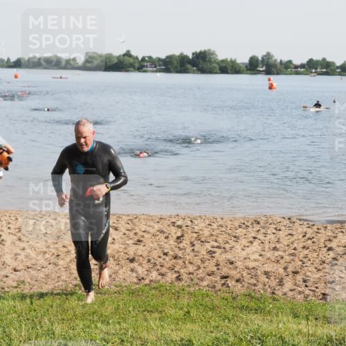 21.06.2025 - 27. Vierlanden-Triathlon MichiJ http://msf.ph/oto/7977227 15.06.2026 08:44:22 Schwimmen 130, 173 meine-sportfotos.de