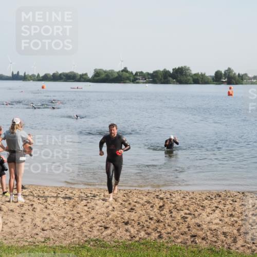 21.06.2025 - 27. Vierlanden-Triathlon MichiJ http://msf.ph/oto/7977231 15.06.2026 08:44:33 Schwimmen 93 meine-sportfotos.de