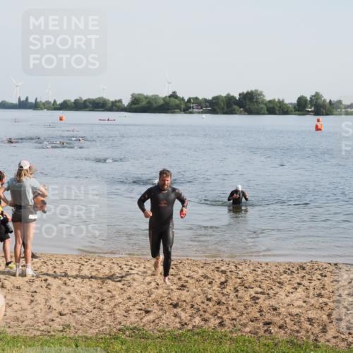 21.06.2025 - 27. Vierlanden-Triathlon MichiJ http://msf.ph/oto/7977245 15.06.2026 08:44:34 Schwimmen 93 meine-sportfotos.de
