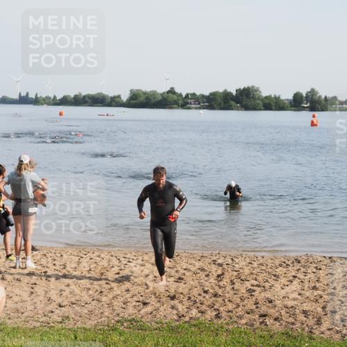 21.06.2025 - 27. Vierlanden-Triathlon MichiJ http://msf.ph/oto/7977255 15.06.2026 08:44:34 Schwimmen 93 meine-sportfotos.de