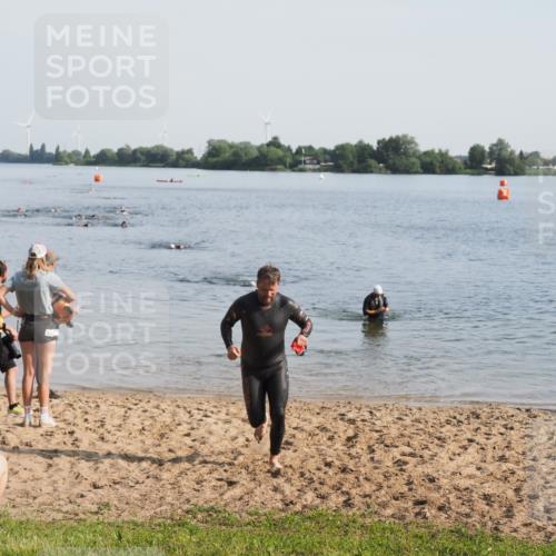 21.06.2025 - 27. Vierlanden-Triathlon MichiJ http://msf.ph/oto/7977269 15.06.2026 08:44:34 Schwimmen 93 meine-sportfotos.de