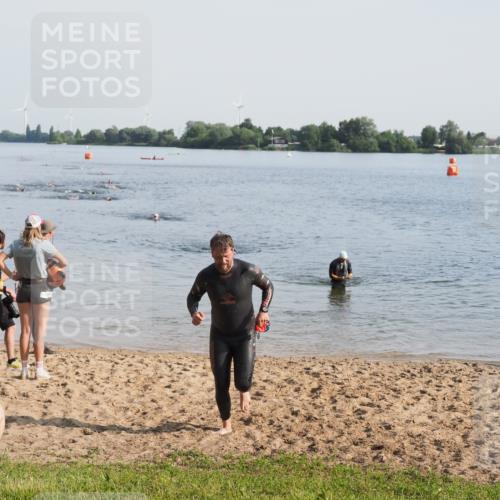 21.06.2025 - 27. Vierlanden-Triathlon MichiJ http://msf.ph/oto/7977283 15.06.2026 08:44:35 Schwimmen 93 meine-sportfotos.de