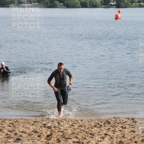 21.06.2025 - 27. Vierlanden-Triathlon MichiJ http://msf.ph/oto/7977303 15.06.2026 08:44:42 Schwimmen 81, 93 meine-sportfotos.de