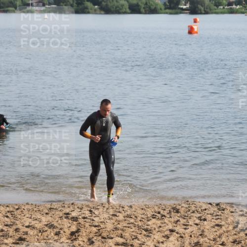 21.06.2025 - 27. Vierlanden-Triathlon MichiJ http://msf.ph/oto/7977313 15.06.2026 08:44:43 Schwimmen 81, 93 meine-sportfotos.de