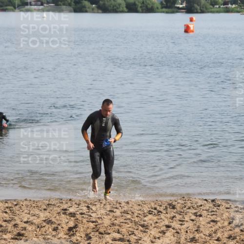 21.06.2025 - 27. Vierlanden-Triathlon MichiJ http://msf.ph/oto/7977316 15.06.2026 08:44:43 Schwimmen 81, 93 meine-sportfotos.de