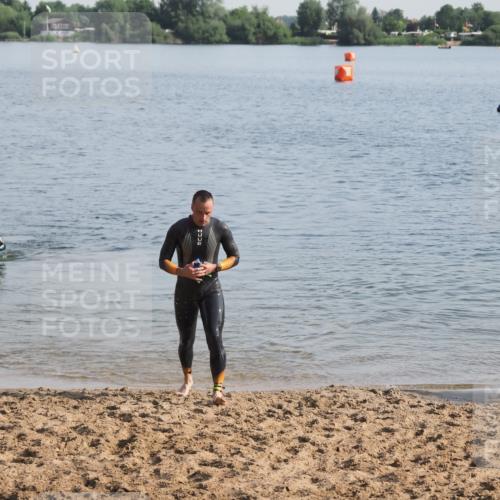 21.06.2025 - 27. Vierlanden-Triathlon MichiJ http://msf.ph/oto/7977319 15.06.2026 08:44:43 Schwimmen 81, 93 meine-sportfotos.de