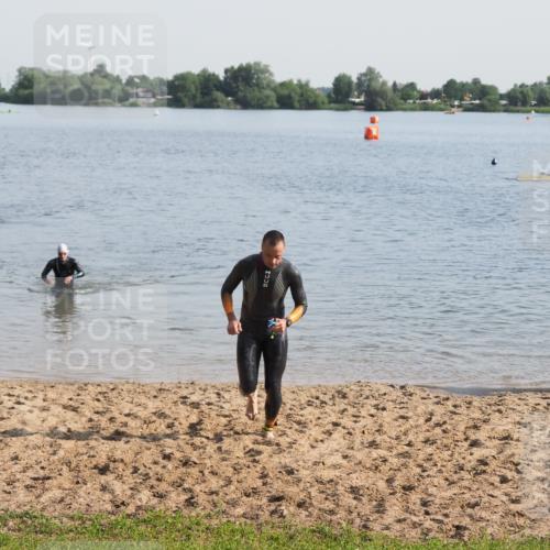 21.06.2025 - 27. Vierlanden-Triathlon MichiJ http://msf.ph/oto/7977336 15.06.2026 08:44:45 Schwimmen 81 meine-sportfotos.de