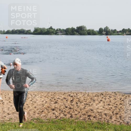 21.06.2025 - 27. Vierlanden-Triathlon MichiJ http://msf.ph/oto/7977379 15.06.2026 08:44:54 Schwimmen 81, 160 meine-sportfotos.de
