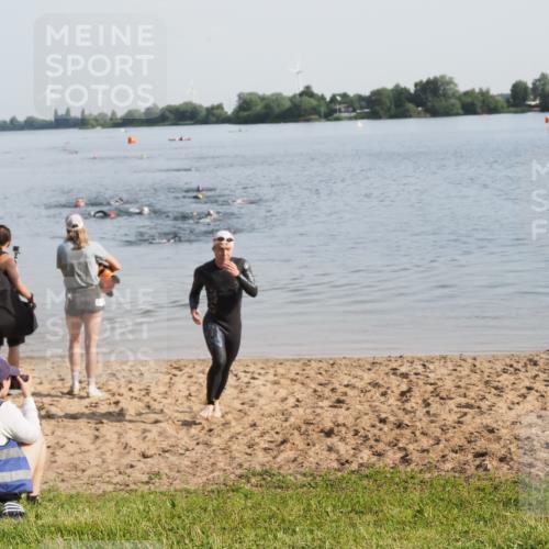 21.06.2025 - 27. Vierlanden-Triathlon MichiJ http://msf.ph/oto/7977405 15.06.2026 08:45:12 Schwimmen 127 meine-sportfotos.de