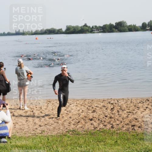 21.06.2025 - 27. Vierlanden-Triathlon MichiJ http://msf.ph/oto/7977408 15.06.2026 08:45:12 Schwimmen 127 meine-sportfotos.de