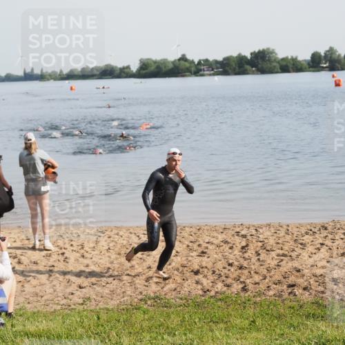 21.06.2025 - 27. Vierlanden-Triathlon MichiJ http://msf.ph/oto/7977416 15.06.2026 08:45:12 Schwimmen 127 meine-sportfotos.de