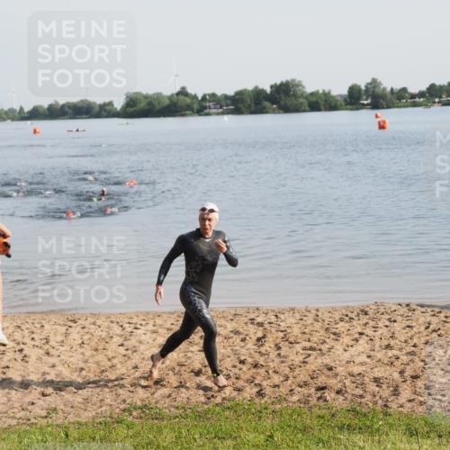 21.06.2025 - 27. Vierlanden-Triathlon MichiJ http://msf.ph/oto/7977421 15.06.2026 08:45:13 Schwimmen 127 meine-sportfotos.de