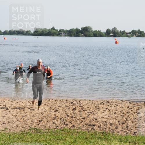 21.06.2025 - 27. Vierlanden-Triathlon MichiJ http://msf.ph/oto/7977546 15.06.2026 08:45:44 Schwimmen 104, 116, 125, 145, 150 meine-sportfotos.de