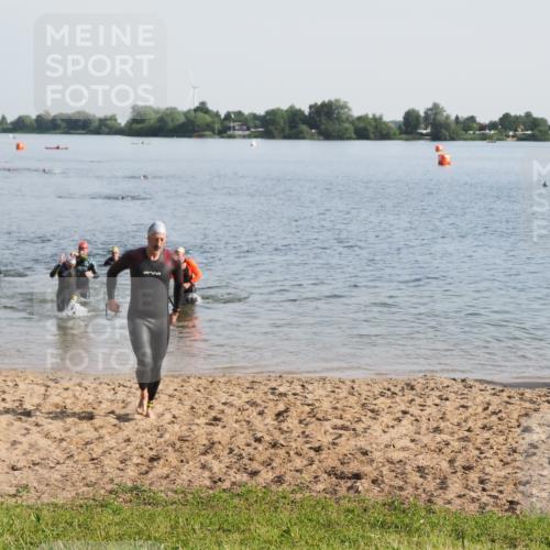 21.06.2025 - 27. Vierlanden-Triathlon MichiJ http://msf.ph/oto/7977547 15.06.2026 08:45:44 Schwimmen 104, 116, 125, 145, 150 meine-sportfotos.de