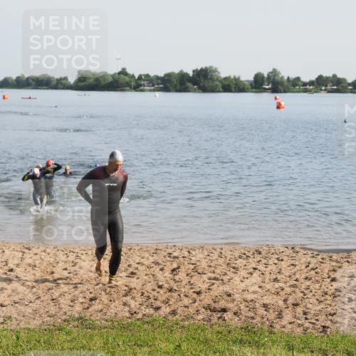 21.06.2025 - 27. Vierlanden-Triathlon MichiJ http://msf.ph/oto/7977553 15.06.2026 08:45:45 Schwimmen 13, 104, 116, 125, 145, 150 meine-sportfotos.de