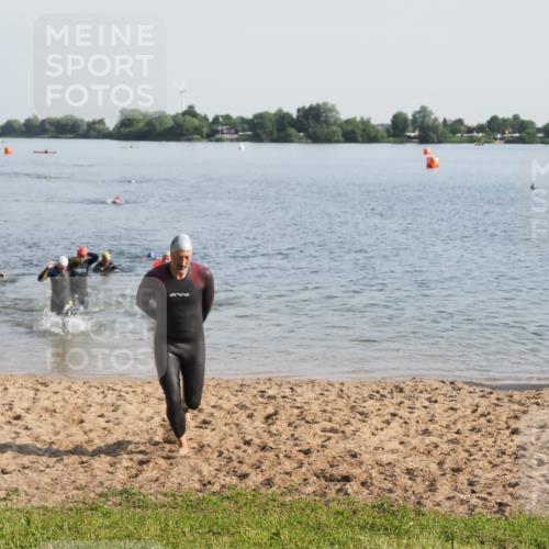 21.06.2025 - 27. Vierlanden-Triathlon MichiJ http://msf.ph/oto/7977562 15.06.2026 08:45:45 Schwimmen 13, 104, 116, 125, 145, 150 meine-sportfotos.de