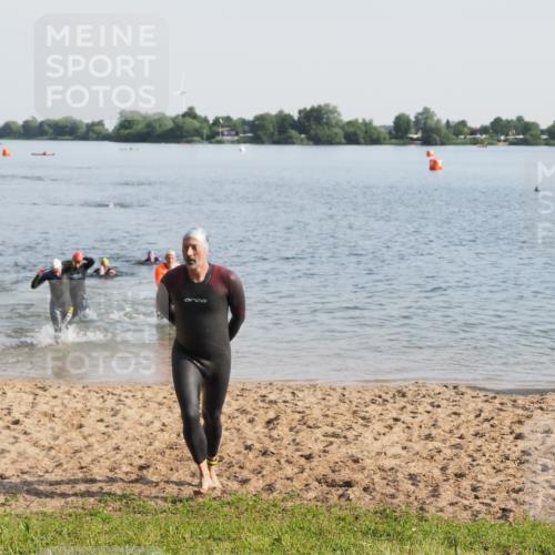 21.06.2025 - 27. Vierlanden-Triathlon MichiJ http://msf.ph/oto/7977566 15.06.2026 08:45:46 Schwimmen 13, 104, 106, 116, 125, 150 meine-sportfotos.de
