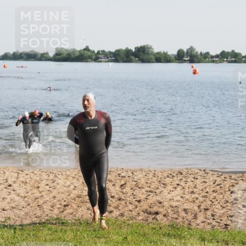 21.06.2025 - 27. Vierlanden-Triathlon MichiJ http://msf.ph/oto/7977576 15.06.2026 08:45:46 Schwimmen 13, 104, 106, 116, 125, 150 meine-sportfotos.de
