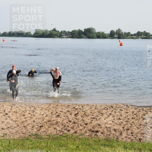 21.06.2025 - 27. Vierlanden-Triathlon MichiJ http://msf.ph/oto/7977598 15.06.2026 08:45:48 Schwimmen 13, 106, 125, 150 meine-sportfotos.de