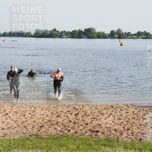 21.06.2025 - 27. Vierlanden-Triathlon MichiJ http://msf.ph/oto/7977607 15.06.2026 08:45:48 Schwimmen 13, 106, 125, 150 meine-sportfotos.de