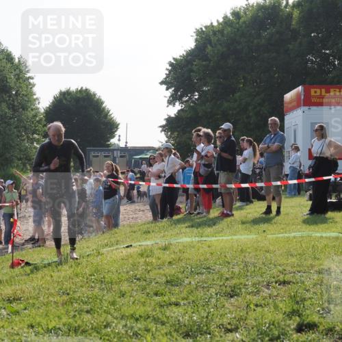 15.06.2025 - 27. Vierlanden-Triathlon KatJ http://msf.ph/oto/7977611 15.06.2025 08:37:18 Schwimmen 187 meine-sportfotos.de