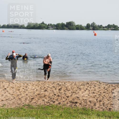 21.06.2025 - 27. Vierlanden-Triathlon MichiJ http://msf.ph/oto/7977620 15.06.2026 08:45:49 Schwimmen 13, 106, 125, 142, 150 meine-sportfotos.de