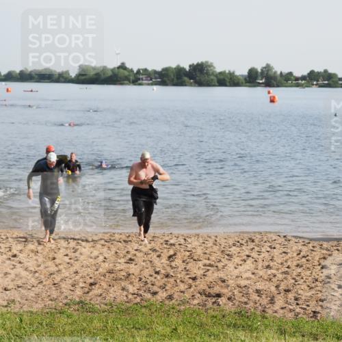 21.06.2025 - 27. Vierlanden-Triathlon MichiJ http://msf.ph/oto/7977629 15.06.2026 08:45:50 Schwimmen 13, 106, 125, 142, 150 meine-sportfotos.de