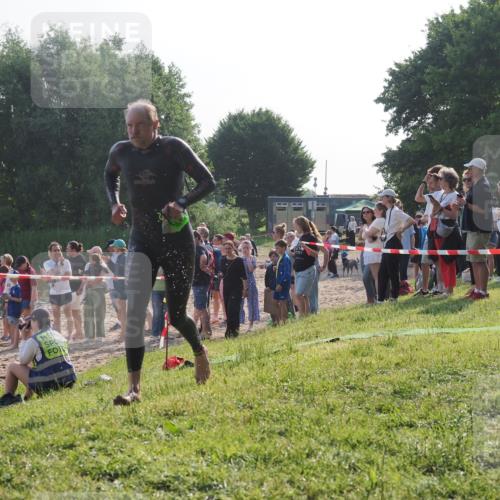 15.06.2025 - 27. Vierlanden-Triathlon KatJ http://msf.ph/oto/7977635 15.06.2025 08:37:19 Schwimmen 187 meine-sportfotos.de