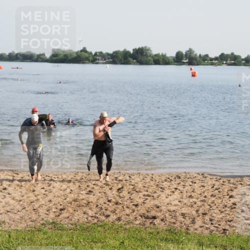 21.06.2025 - 27. Vierlanden-Triathlon MichiJ http://msf.ph/oto/7977637 15.06.2026 08:45:50 Schwimmen 13, 106, 125, 142, 150 meine-sportfotos.de
