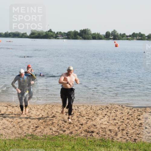 21.06.2025 - 27. Vierlanden-Triathlon MichiJ http://msf.ph/oto/7977649 15.06.2026 08:45:51 Schwimmen 13, 106, 125, 142, 150 meine-sportfotos.de
