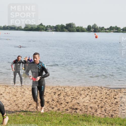 21.06.2025 - 27. Vierlanden-Triathlon MichiJ http://msf.ph/oto/7977700 15.06.2026 08:45:54 Schwimmen 13, 106, 142, 150, 152 meine-sportfotos.de
