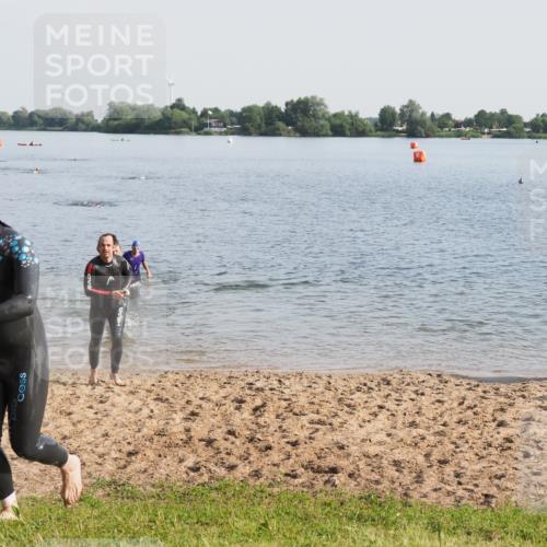 21.06.2025 - 27. Vierlanden-Triathlon MichiJ http://msf.ph/oto/7977707 15.06.2026 08:45:55 Schwimmen 13, 106, 134, 142, 150, 152 meine-sportfotos.de