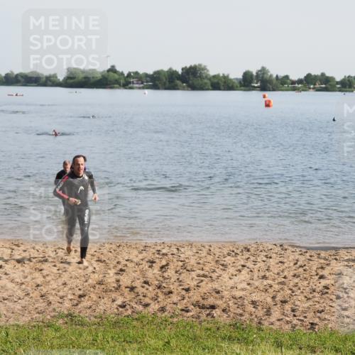 21.06.2025 - 27. Vierlanden-Triathlon MichiJ http://msf.ph/oto/7977716 15.06.2026 08:45:56 Schwimmen 13, 106, 134, 142, 150, 152 meine-sportfotos.de