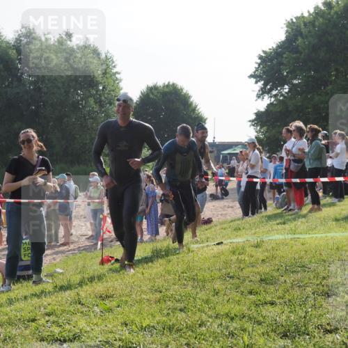 15.06.2025 - 27. Vierlanden-Triathlon KatJ http://msf.ph/oto/7977732 15.06.2025 08:37:46 Schwimmen 9, 73, 171, 180, 181 meine-sportfotos.de