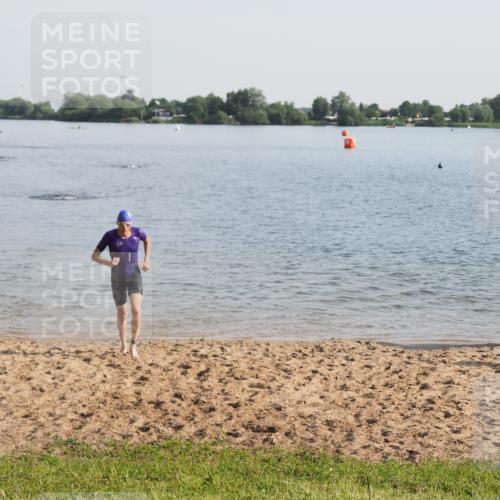 21.06.2025 - 27. Vierlanden-Triathlon MichiJ http://msf.ph/oto/7977835 15.06.2026 08:46:04 Schwimmen 134, 142, 152, 194 meine-sportfotos.de