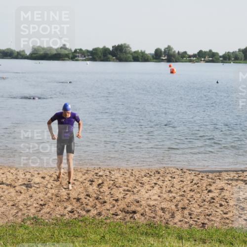 21.06.2025 - 27. Vierlanden-Triathlon MichiJ http://msf.ph/oto/7977844 15.06.2026 08:46:05 Schwimmen 134, 142, 152, 194 meine-sportfotos.de