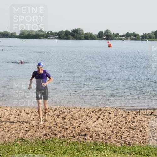 21.06.2025 - 27. Vierlanden-Triathlon MichiJ http://msf.ph/oto/7977852 15.06.2026 08:46:06 Schwimmen 134, 152, 194 meine-sportfotos.de