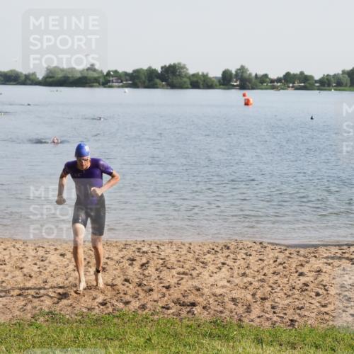 21.06.2025 - 27. Vierlanden-Triathlon MichiJ http://msf.ph/oto/7977856 15.06.2026 08:46:06 Schwimmen 134, 152, 194 meine-sportfotos.de