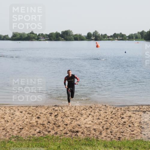 21.06.2025 - 27. Vierlanden-Triathlon MichiJ http://msf.ph/oto/7977901 15.06.2026 08:46:40 Schwimmen 161 meine-sportfotos.de