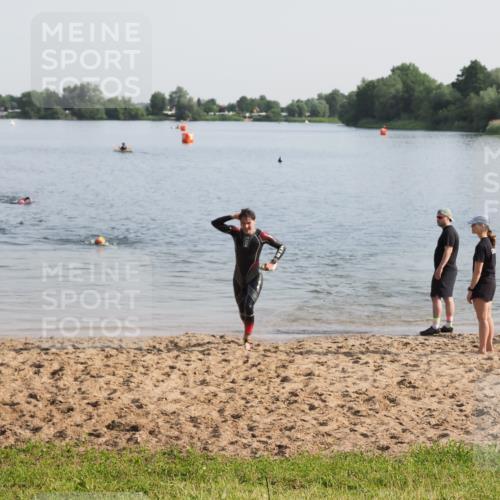 21.06.2025 - 27. Vierlanden-Triathlon MichiJ http://msf.ph/oto/7977947 15.06.2026 08:47:33 Schwimmen 48 meine-sportfotos.de
