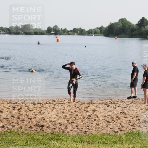 21.06.2025 - 27. Vierlanden-Triathlon MichiJ http://msf.ph/oto/7977953 15.06.2026 08:47:33 Schwimmen 48 meine-sportfotos.de