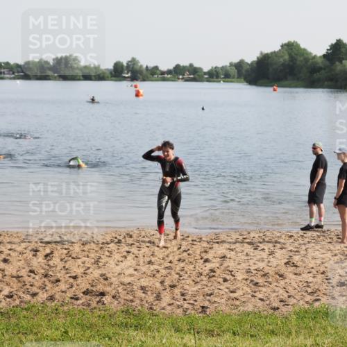 21.06.2025 - 27. Vierlanden-Triathlon MichiJ http://msf.ph/oto/7977956 15.06.2026 08:47:33 Schwimmen 48 meine-sportfotos.de