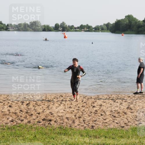21.06.2025 - 27. Vierlanden-Triathlon MichiJ http://msf.ph/oto/7977961 15.06.2026 08:47:33 Schwimmen 48 meine-sportfotos.de