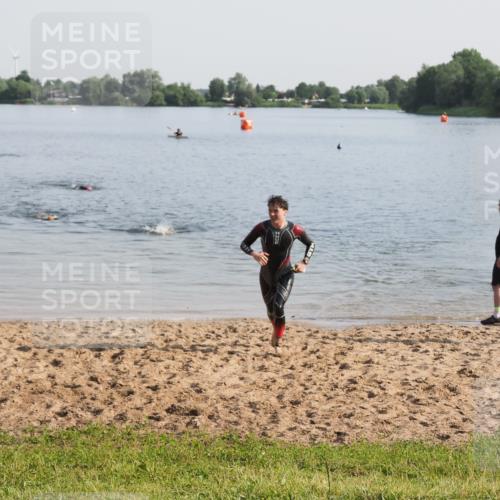 21.06.2025 - 27. Vierlanden-Triathlon MichiJ http://msf.ph/oto/7977965 15.06.2026 08:47:34 Schwimmen 48 meine-sportfotos.de