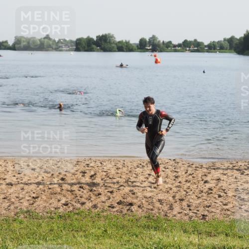 21.06.2025 - 27. Vierlanden-Triathlon MichiJ http://msf.ph/oto/7977971 15.06.2026 08:47:34 Schwimmen 48 meine-sportfotos.de