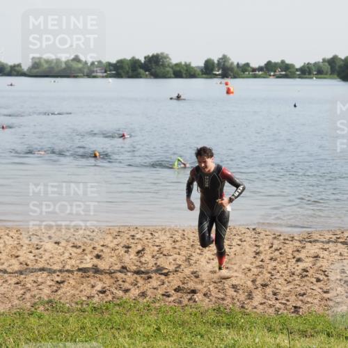 21.06.2025 - 27. Vierlanden-Triathlon MichiJ http://msf.ph/oto/7977976 15.06.2026 08:47:34 Schwimmen 48 meine-sportfotos.de